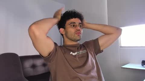 Im Chirs IM MODEL INDEPENDT online show from November 5, 8:11 pm