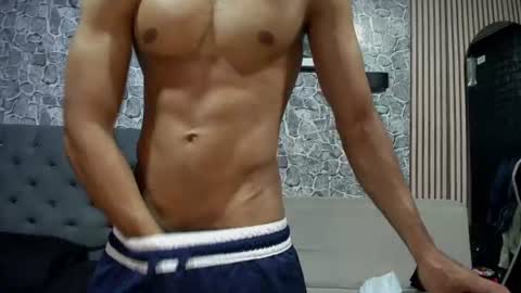 chriss_r07 online show from August 1, 6:15 am