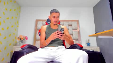 chrissevanss online show from February 8, 10:24 pm