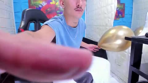 chrissevanss online show from January 14, 8:39 pm