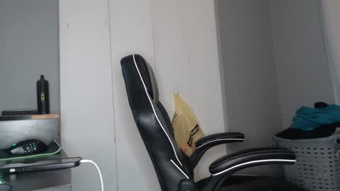 Snapshot of chrisvacherx chatting on December 4, 3:20 am ChrisVacherx online show from December 4, 3:20 am