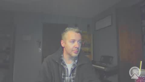 chrisw8121 online show from April 3, 5:25 am