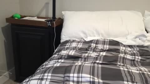 lOOking4me online show from December 4, 6:22 pm