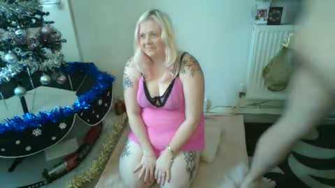 chubby blonde uk online show from December 3, 1:49 pm