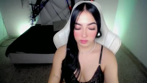 Snapshot of cieloo_ chatting on October 25, 11:16 pm CIELO online show from October 25, 11:16 pm