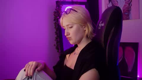 Cin Bellamy online show from September 18, 9:02 am