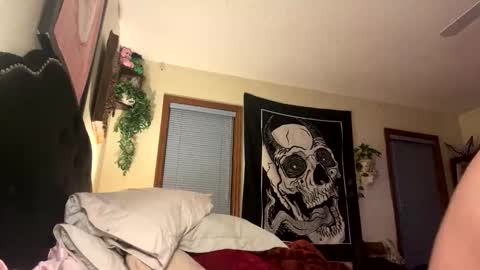 cinnybunny online show from March 18, 1:33 am