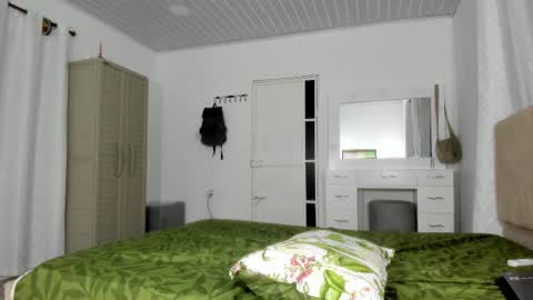 Claimom online show from September 25, 4:08 am