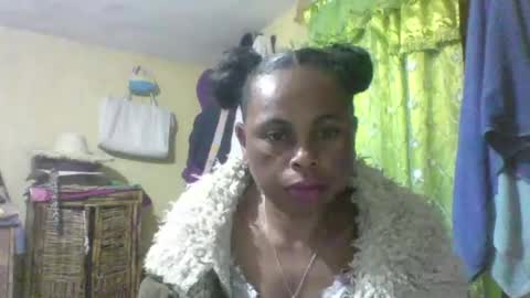 clairette9794 online show from July 25, 7:12 pm