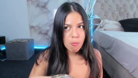 Clara4w online show from May 20, 12:22 pm