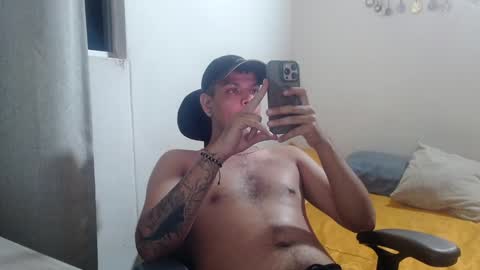 Snapshot of clarentz_baileys chatting on September 10, 7:09 am Clarentz bby online show from September 10, 7:09 am