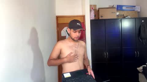 Snapshot of clarentz_baileys chatting on September 25, 8:49 pm Clarentz bby online show from September 25, 8:49 pm
