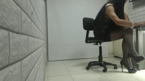 Snapshot of claudita_saens chatting on December 17, 8:32 pm claudita_saens online show from December 17, 8:32 pm