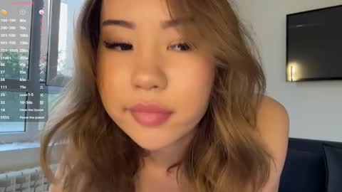 Lili online show from April 22, 1:18 pm