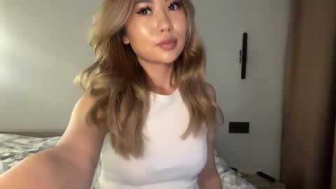 Lili online show from March 23, 1:16 pm