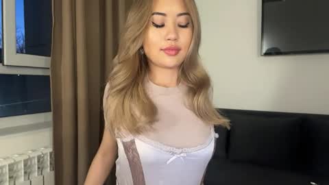 Lili online show from March 25, 1:40 pm