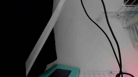 Snapshot of cleowhite_ chatting on October 22, 7:04 pm cleowhite_ online show from October 22, 7:04 pm
