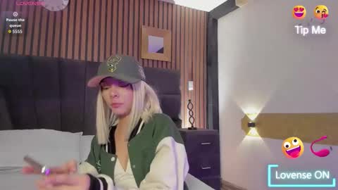Snapshot of cleowhite_ chatting on September 24, 6:20 am cleowhite_ online show from September 24, 6:20 am