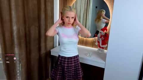 Aria online show from December 19, 3:29 pm