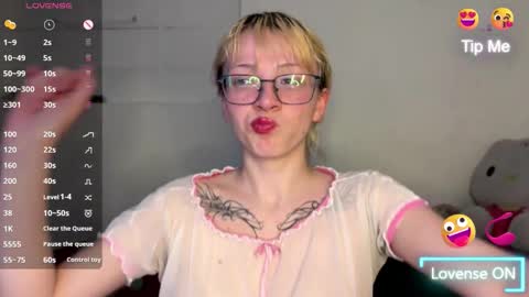  CLOE  online show from October 27, 11:38 pm