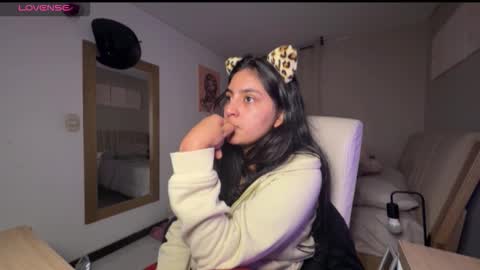 cloe small online show from October 23, 1:29 am