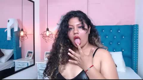 Snapshot of cloestron chatting on October 8, 4:13 pm Cloe Stron online show from October 8, 4:13 pm