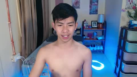 clyde_twinkx online show from April 16, 4:45 am