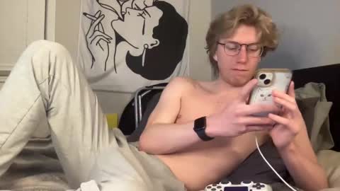 Clyde Austin online show from December 8, 4:01 am