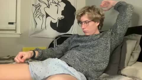 Clyde Austin online show from December 3, 3:37 am