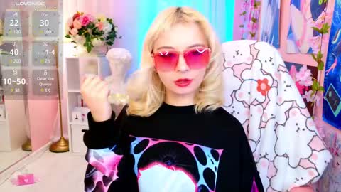 Mia online show from February 21, 11:54 pm