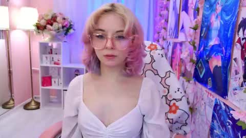 Mia online show from October 16, 3:44 pm