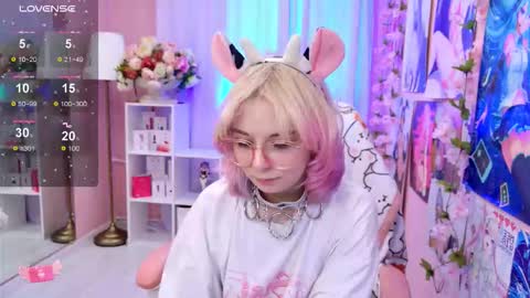 Mia online show from October 14, 3:48 pm