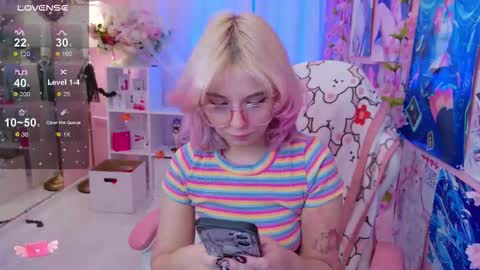 Mia online show from October 22, 5:36 pm