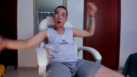 Snapshot of colecruz chatting on October 6, 7:10 pm Cole online show from October 6, 7:10 pm