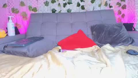 colett online show from October 12, 1:59 pm