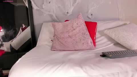 colstorw_ online show from October 24, 11:22 am