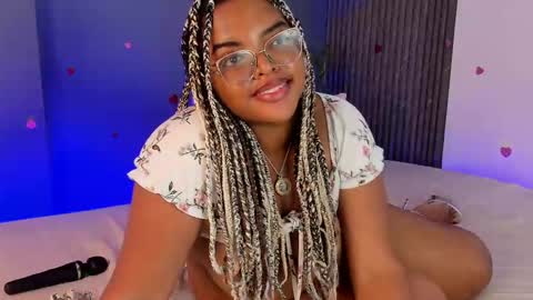 conielaurenth online show from February 18, 2:16 am