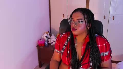 conielaurenth online show from September 16, 5:32 am