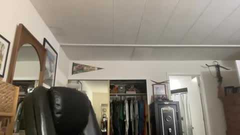 Snapshot of cookoosnest chatting on October 4, 4:43 am cookoosnest online show from October 4, 4:43 am