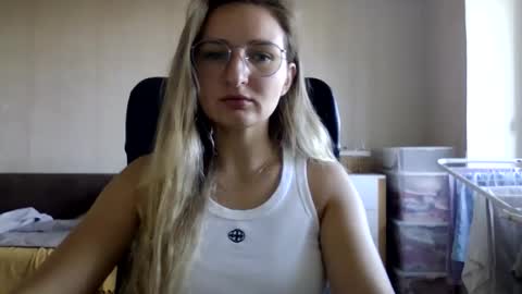 cora_fora online show from September 12, 8:05 am