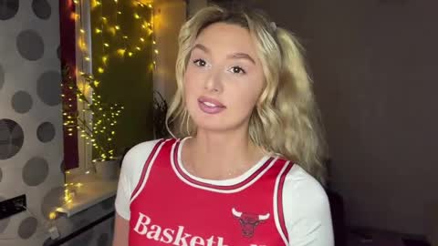 Anny online show from April 19, 4:19 pm