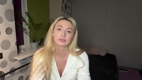 Anny online show from April 13, 4:44 pm