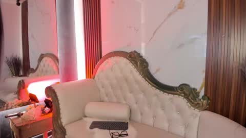 Coralie Bronson online show from November 7, 9:06 pm