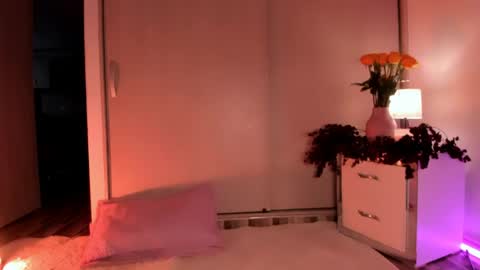 Coralinekam1 online show from May 21, 10:16 pm