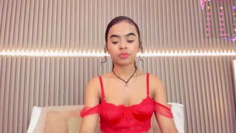 coralineross_ online show from March 12, 11:31 am
