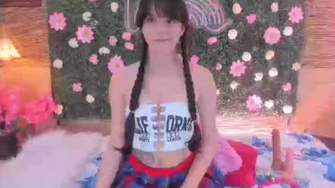 Snapshot of coralinexxx07 chatting on September 16, 12:01 am Coraline uwu     Bienvenidos al dulce mundo de Coraline    Hola amores soy Coraline  Una chica  tierna juguetona online show from September 16, 12:01 am