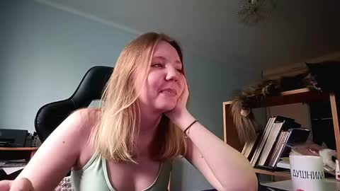 Elvi online show from June 3, 2:33 pm