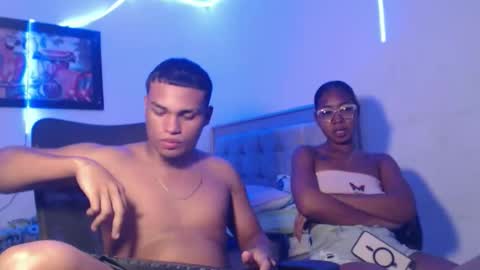 couple_hot0240129 online show from November 19, 7:45 pm