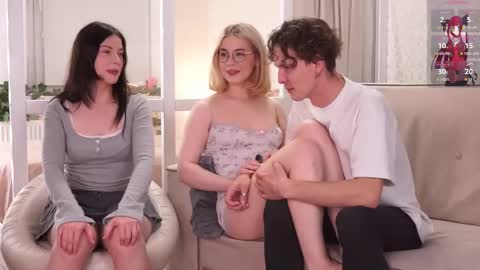 Snapshot of couple_of_fire_ chatting on October 5, 5:42 pm Alex and Mia online show from October 5, 5:42 pm