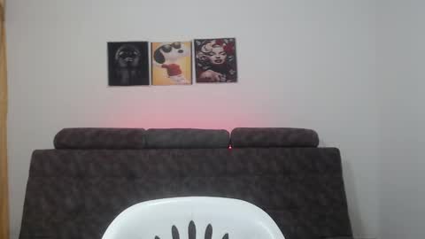  ALEJANDRO Y EMILY  online show from March 10, 1:54 pm